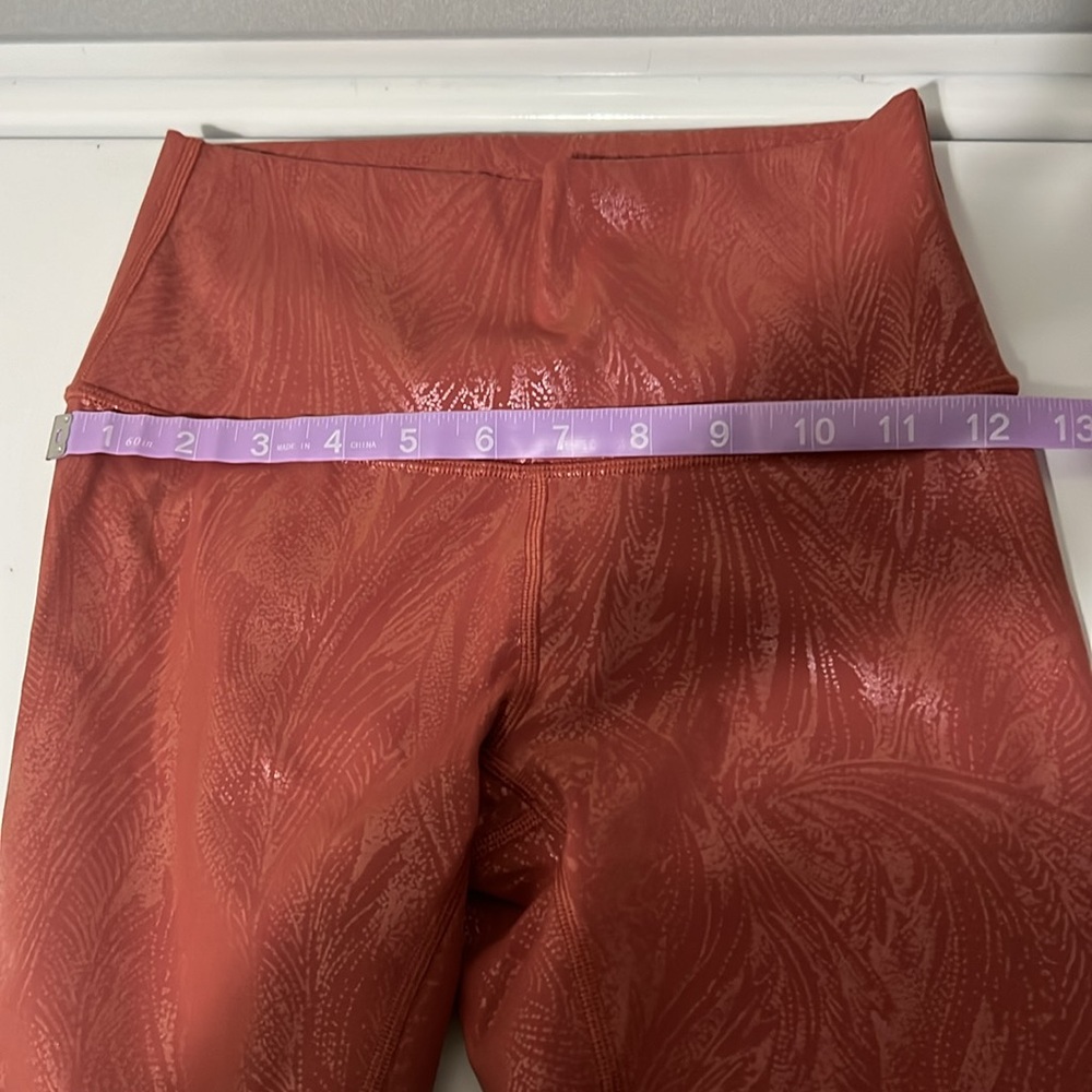 Lululemon leggings. Pink with a subtle pattern, size 4, great condition. - Picture 3 of 7